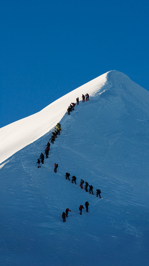 Climbing and mountain climbing are different preview