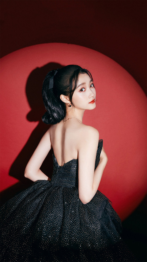 关晓彤变身性感女王 preview