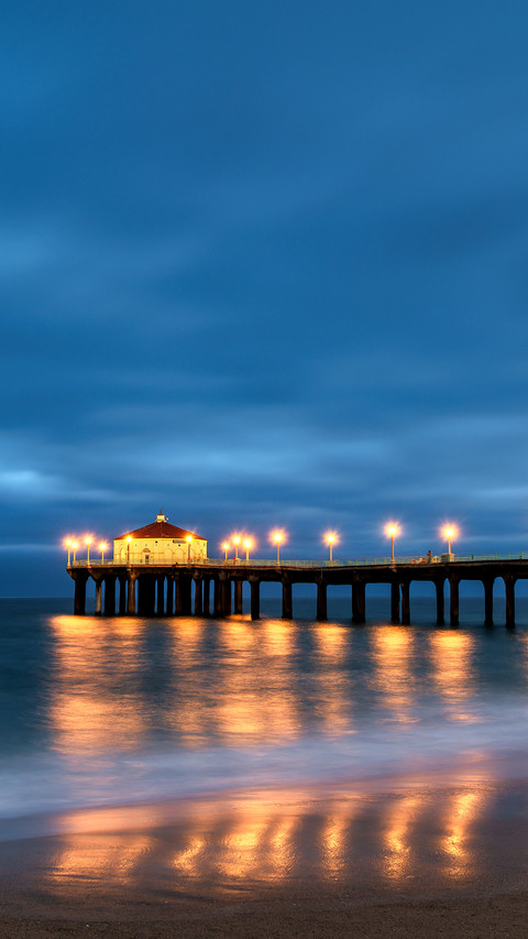 A beautiful shot of a seascape under the cloudy skies in LA preview