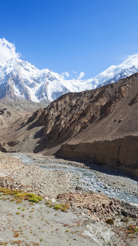 The snowcapped mountains of the tianshan mountains in preview