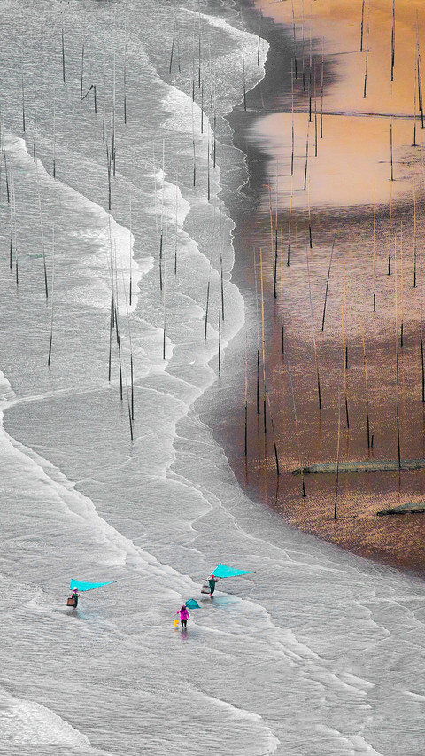 The beach photographed in Xiapu, China, has wonderful curves preview