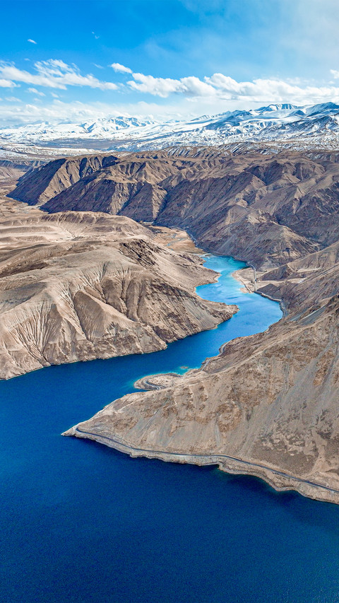 Bandil blue lake and mountains preview
