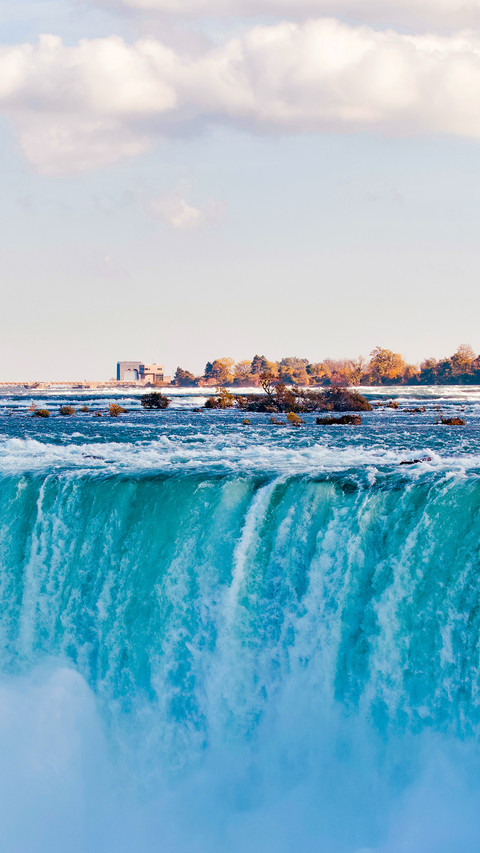 Picture with an amazing Niagara waterfall at fall preview