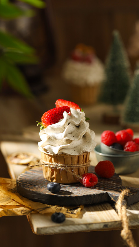Delicious strawberry cake preview
