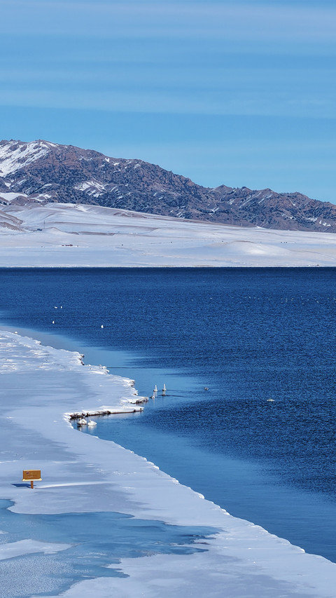 A blue lake in winter preview