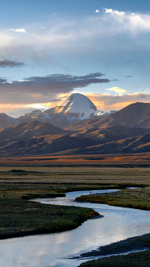 The summit of mount kailash preview