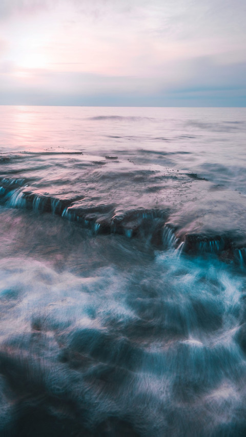 The rocks on Wuzhizhou Island surge with waves preview