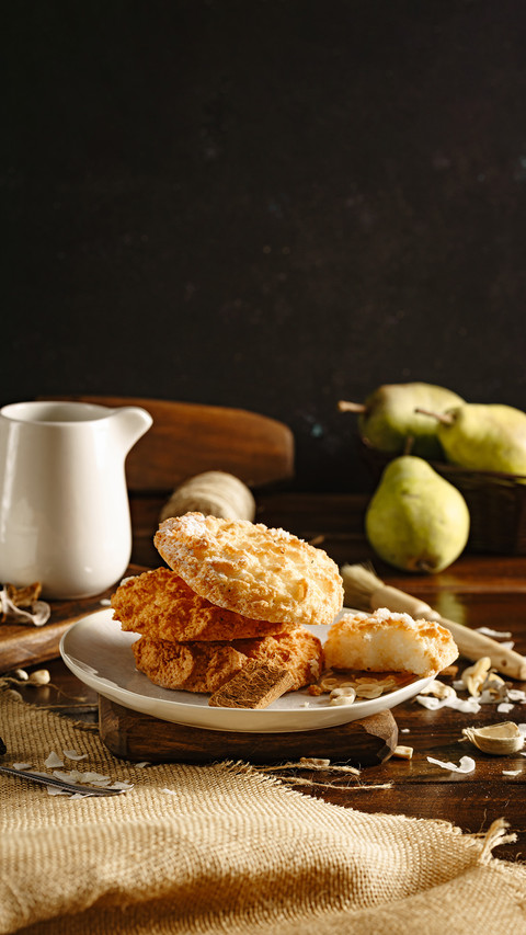 Coconut biscuits with coconut and pears preview