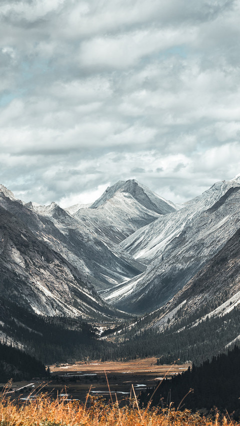 The entrance to the valley of the snowcapped mountain preview