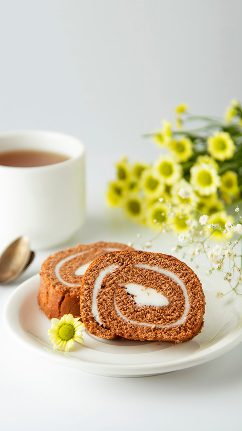 Swiss roll chocolate cake chocolate with cream preview