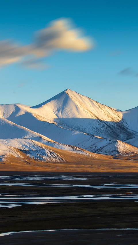 Scenery of the Tuotuo River in Tibet, China preview