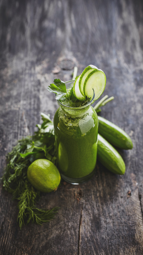 Cucumber parsley and lime juice preview