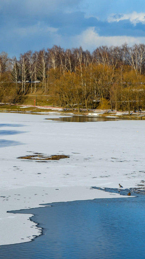 The spring snow has not yet melted preview